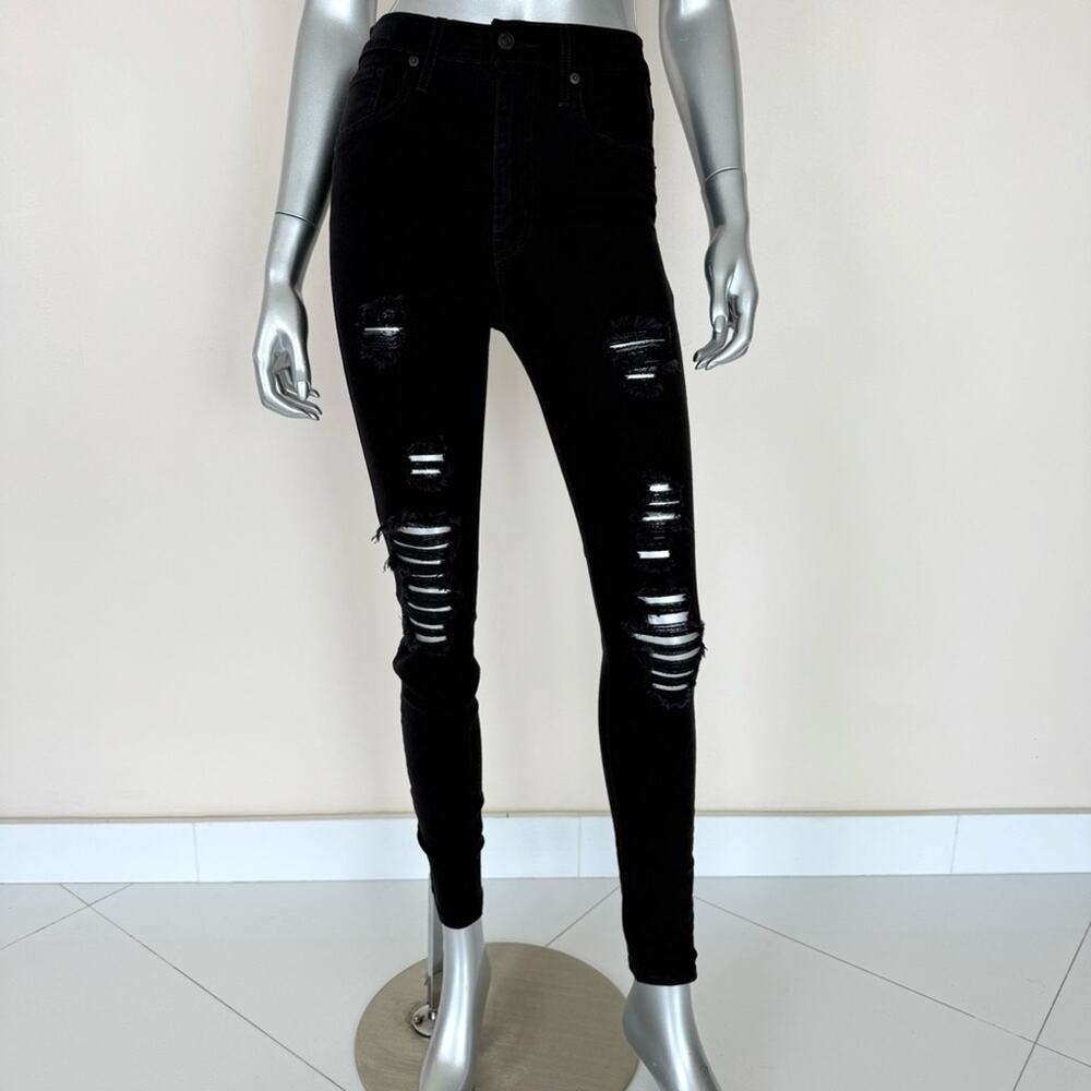 NEW!! Levi’s women stretched ripped design jeans size 27